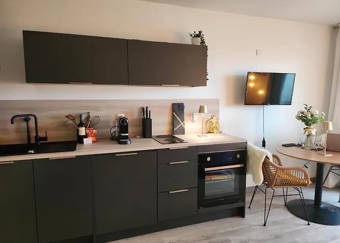 Marina, De Parel Aan De Cote D'azur * 耶尔